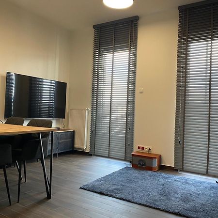 Apartamenty Wola Tower Varsovia Exterior foto
