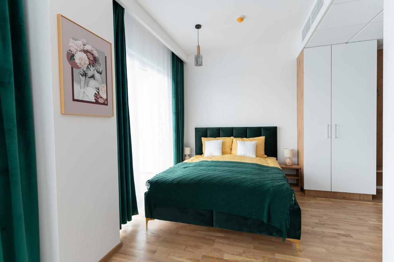 Apartamenty Wola Tower Varsovia Exterior foto