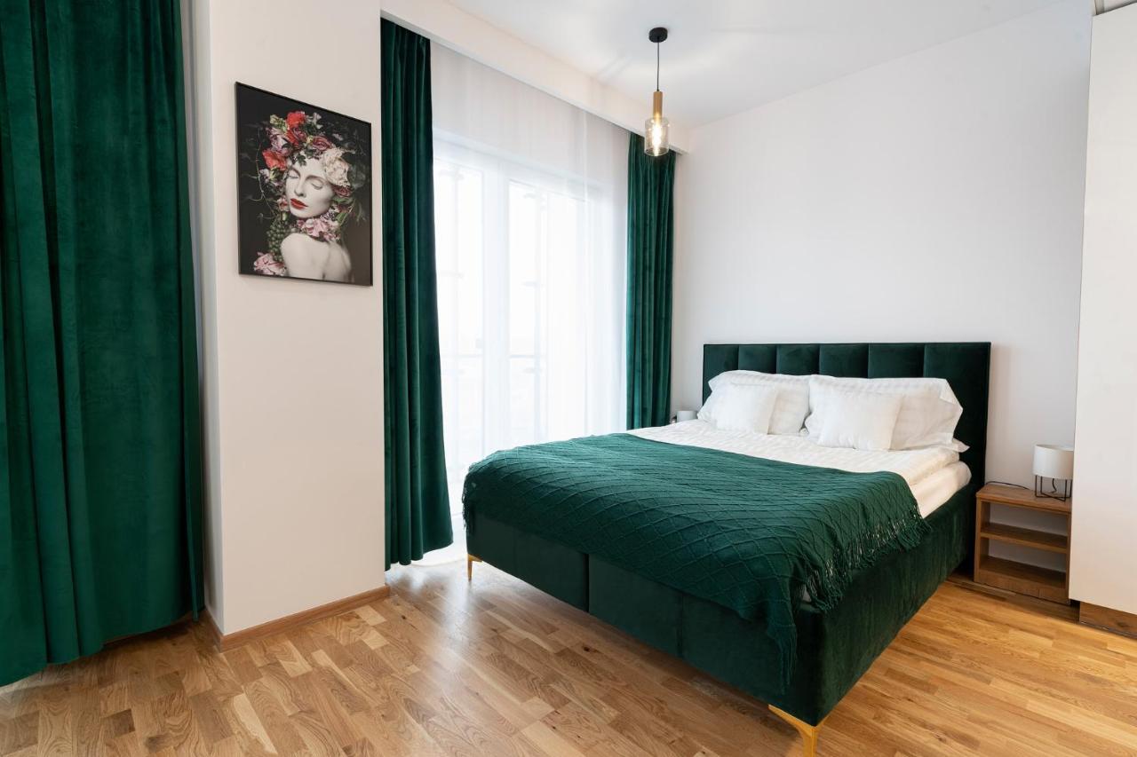 Apartamenty Wola Tower Varsovia Exterior foto