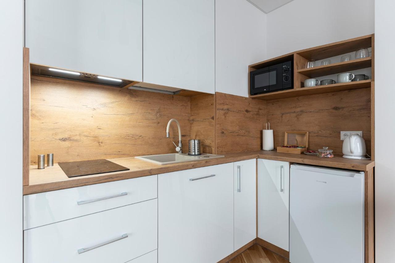 Apartamenty Wola Tower Varsovia Exterior foto