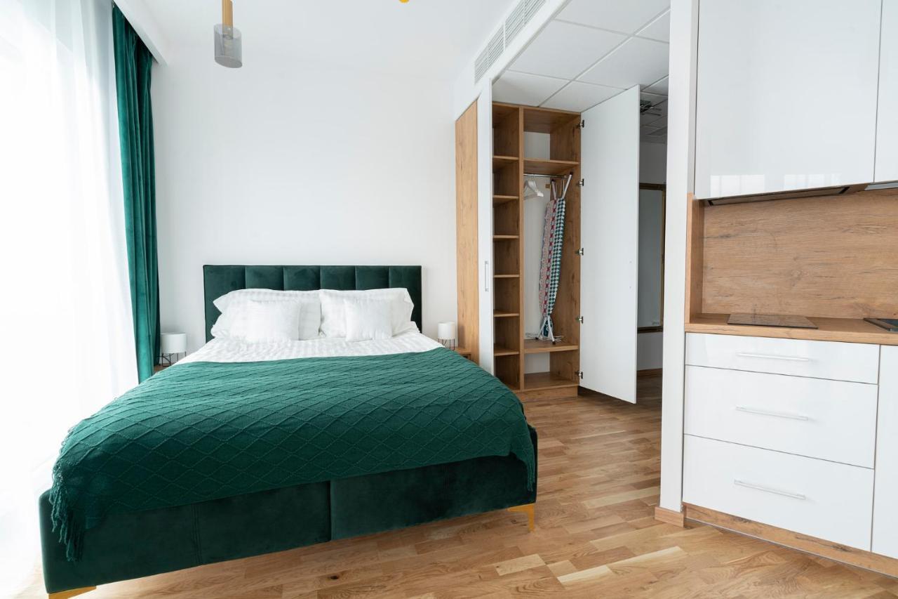 Apartamenty Wola Tower Varsovia Exterior foto
