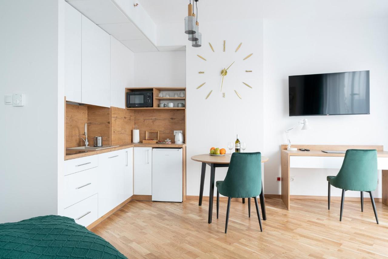 Apartamenty Wola Tower Varsovia Exterior foto