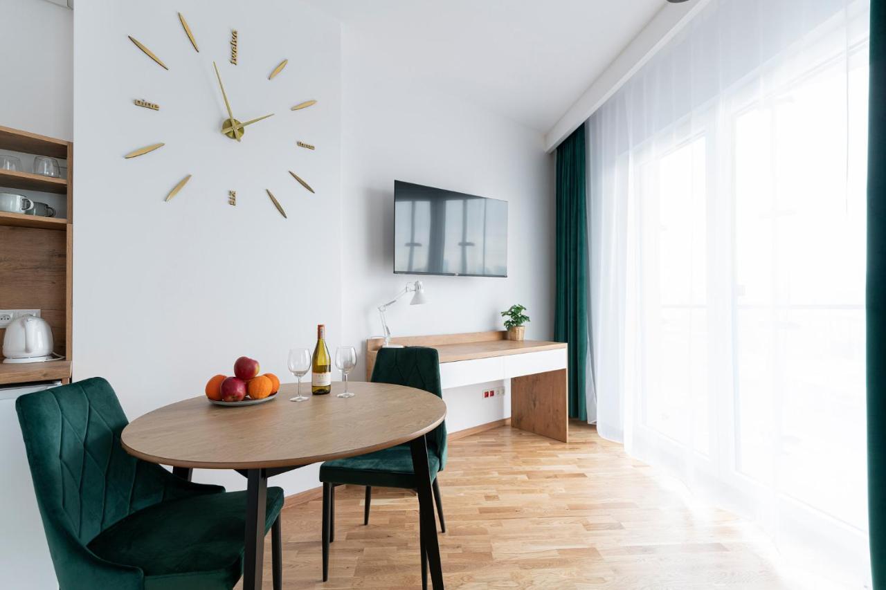 Apartamenty Wola Tower Varsovia Exterior foto