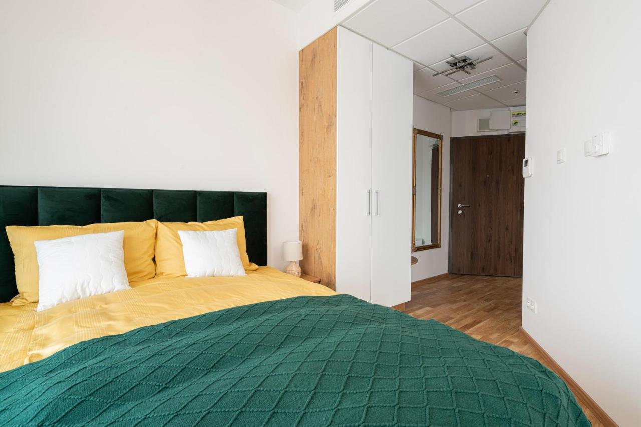 Apartamenty Wola Tower Varsovia Exterior foto