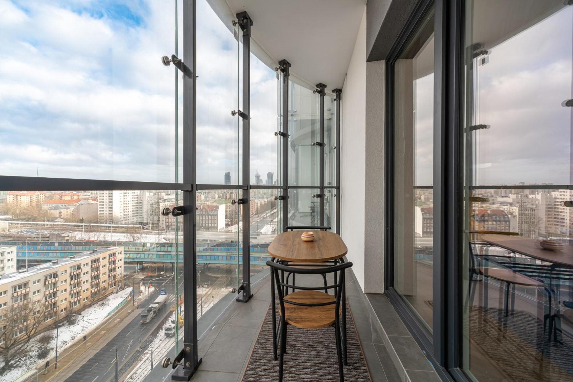 Apartamenty Wola Tower Varsovia Exterior foto