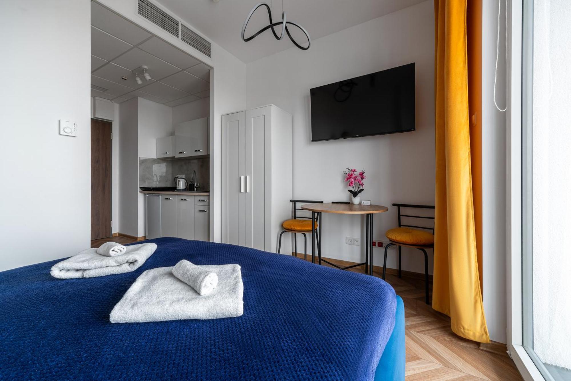 Apartamenty Wola Tower Varsovia Exterior foto