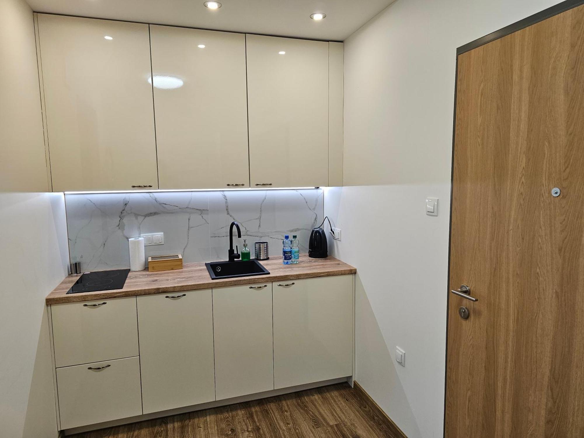 Apartamenty Wola Tower Varsovia Exterior foto