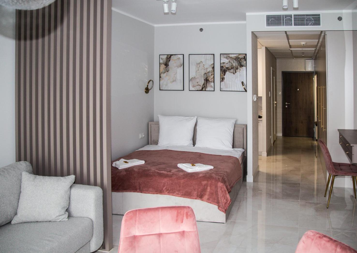 Apartamenty Wola Tower Varsovia Exterior foto