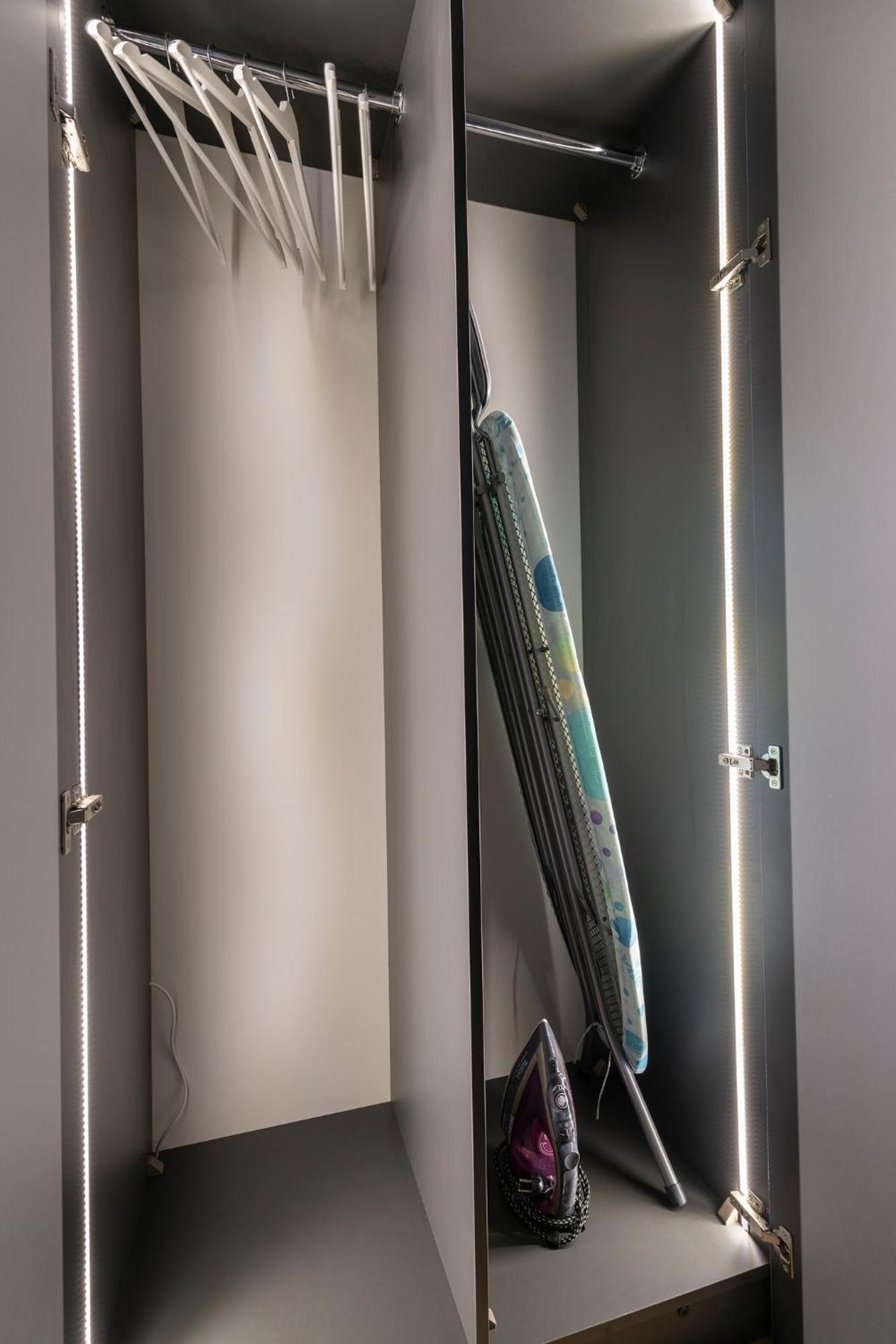 Apartamenty Wola Tower Varsovia Exterior foto