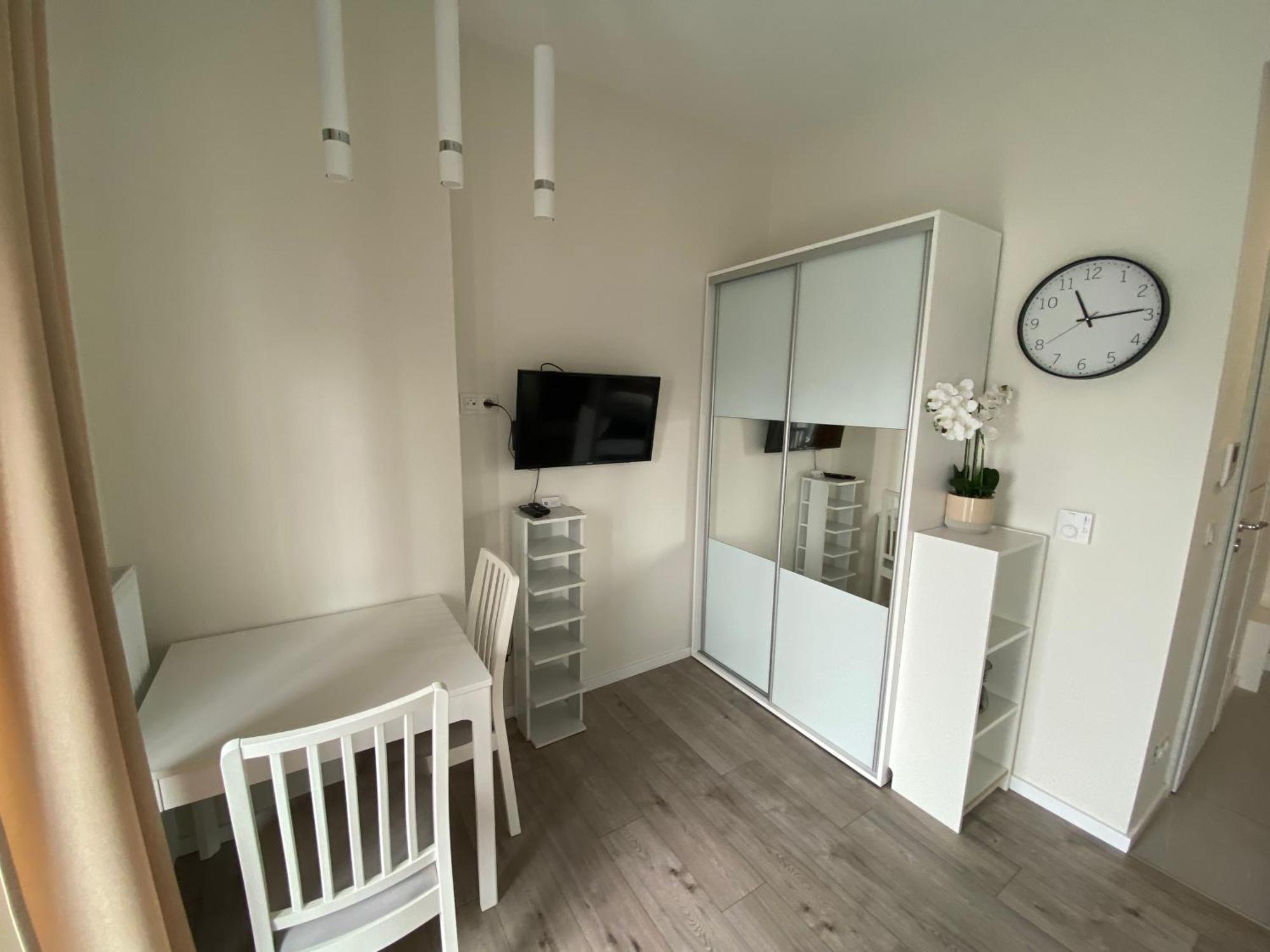 Apartamenty Wola Tower Varsovia Exterior foto