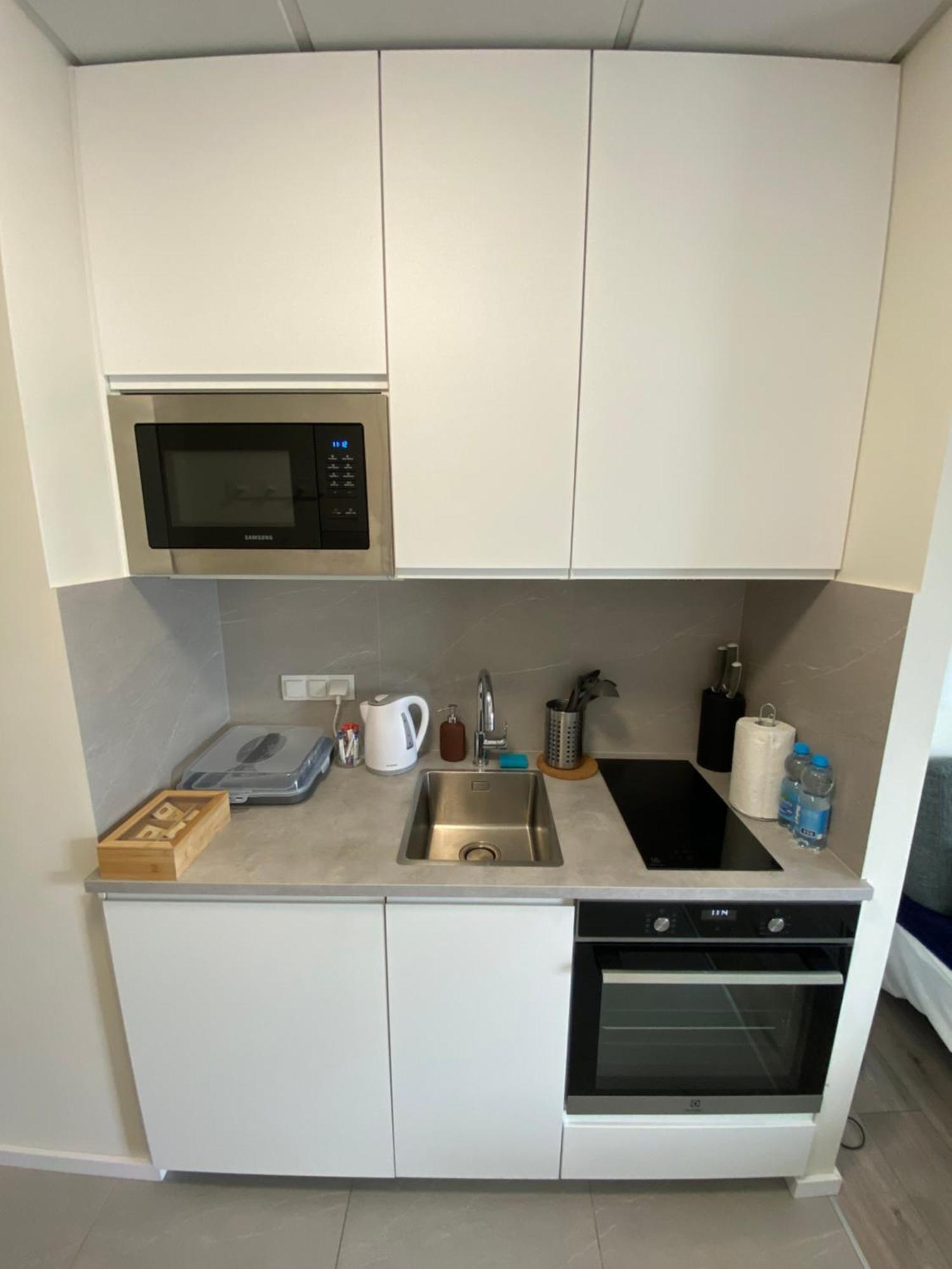Apartamenty Wola Tower Varsovia Exterior foto