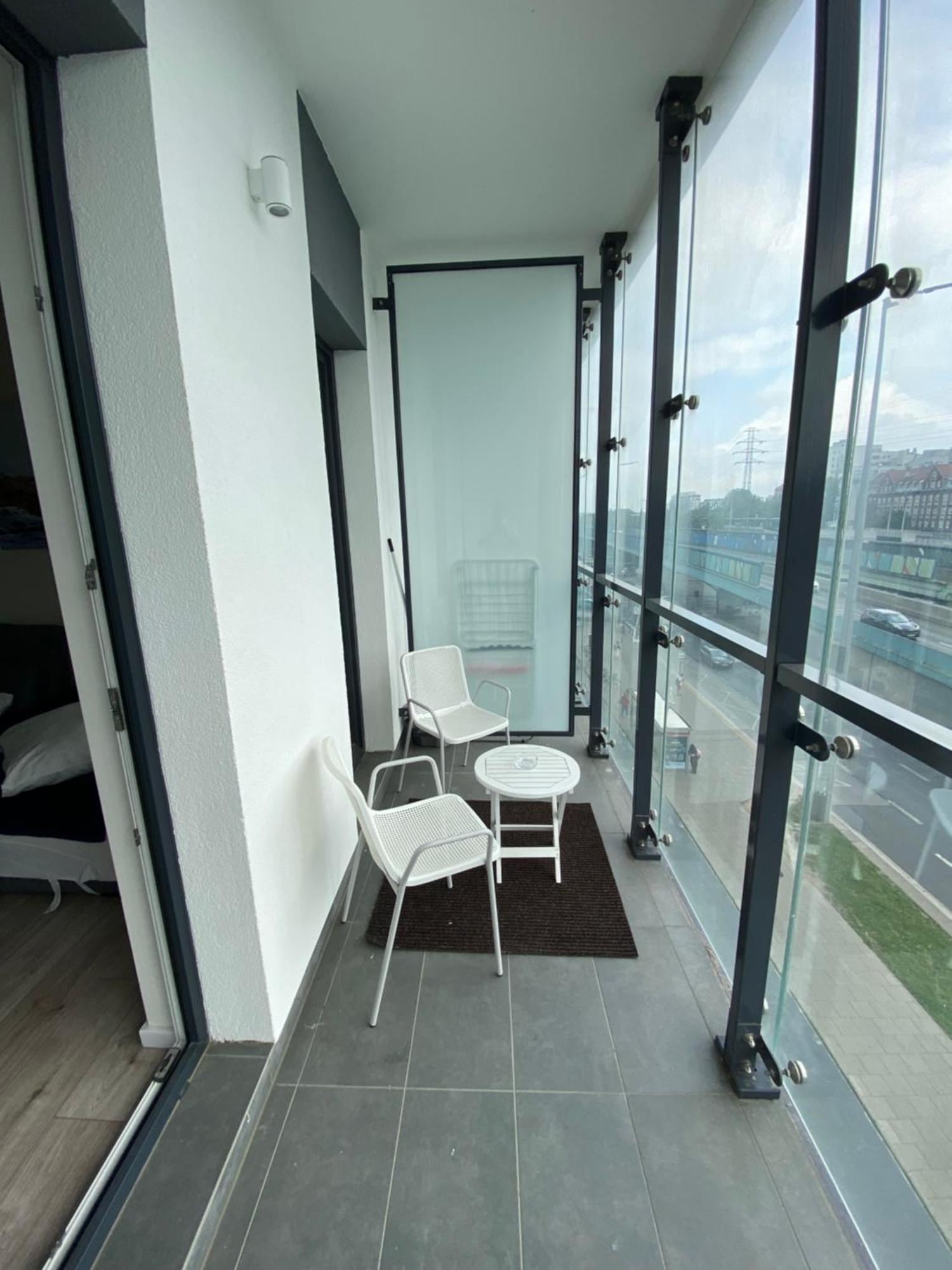 Apartamenty Wola Tower Varsovia Exterior foto