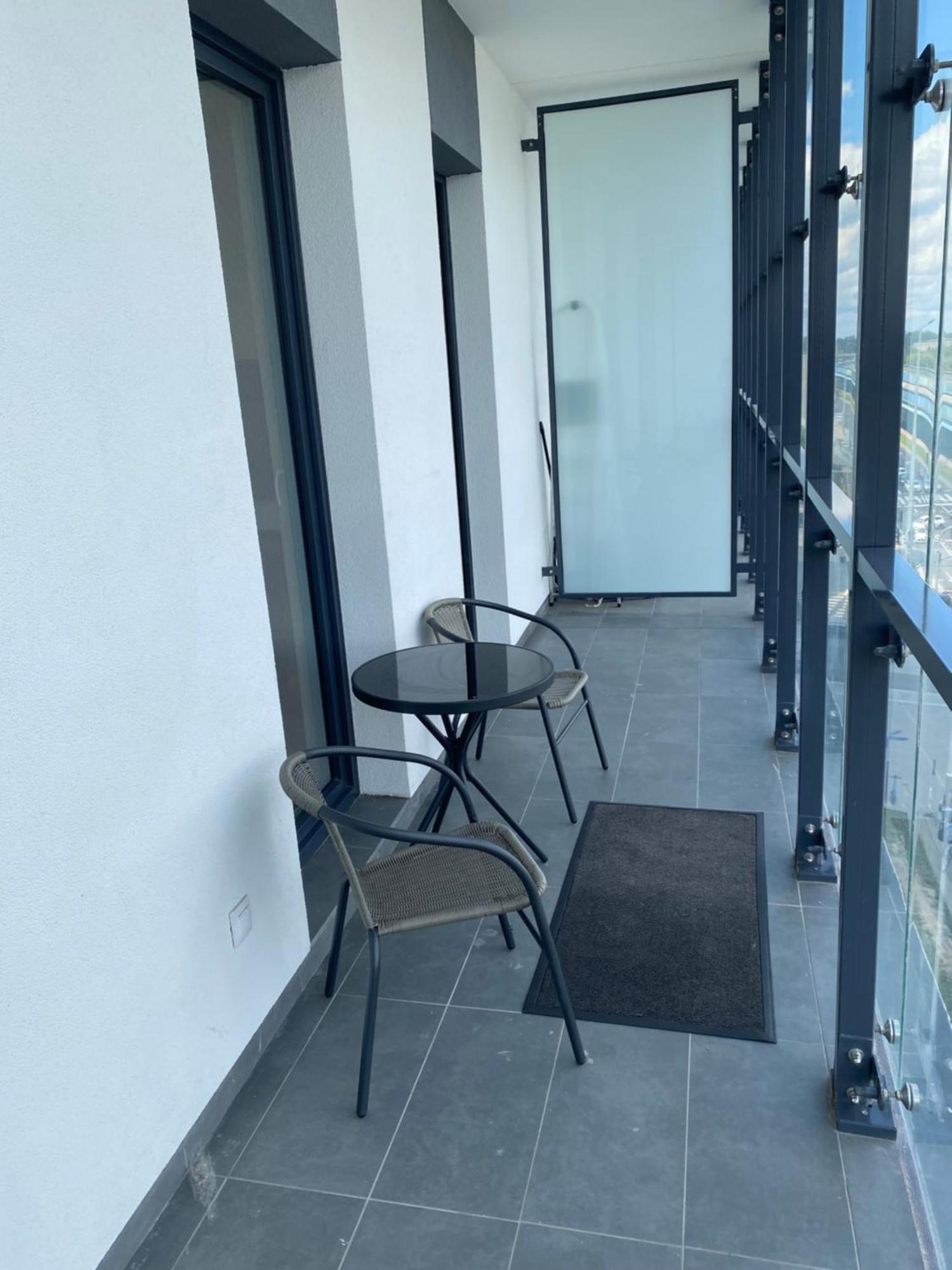 Apartamenty Wola Tower Varsovia Exterior foto