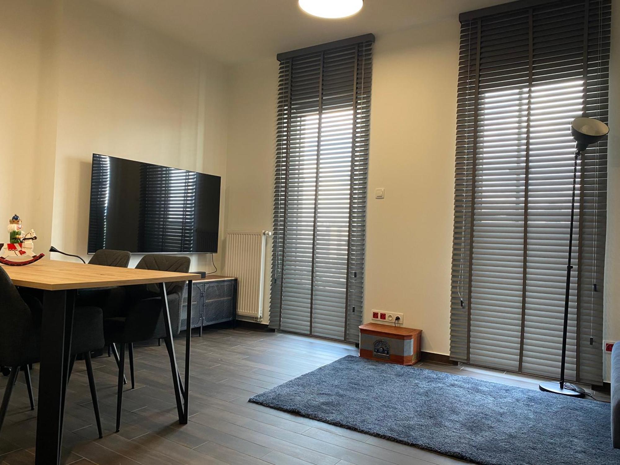 Apartamenty Wola Tower Varsovia Exterior foto