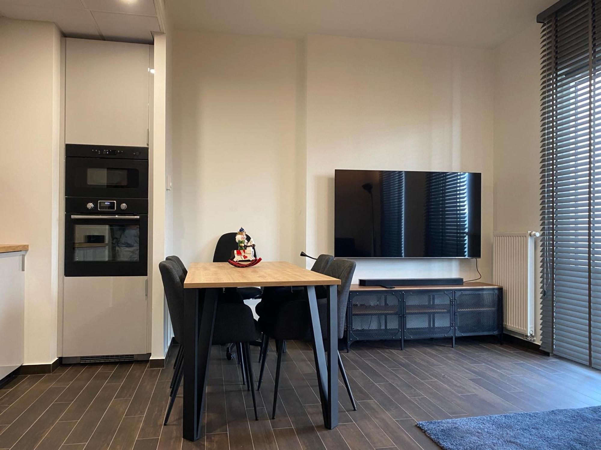 Apartamenty Wola Tower Varsovia Exterior foto