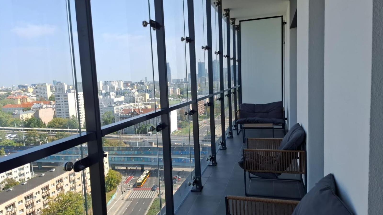 Apartamenty Wola Tower Varsovia Exterior foto