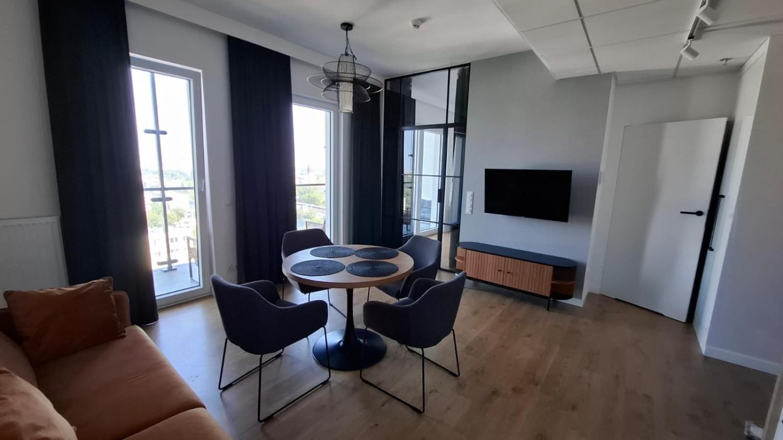 Apartamenty Wola Tower Varsovia Exterior foto